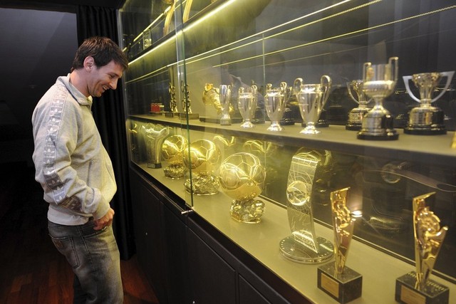 Phải đứng trong phòng truyền thống Barca mới cảm nhận hết sự vĩ đại của CLB này.