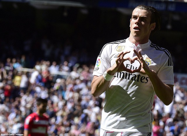 Gareth Bale ăn mừng đơn độc