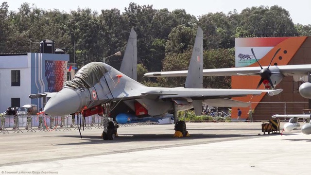 Vào đầu tháng 02 năm nay, hãng thông tấn Itar-Tass (Nga) cho biết rằng Ấn Độ đã tích hợp thành công biến thể tên lửa trình siêu thanh phóng từ trên không BrahMos-A với chiếc Su-30MKI đầu tiên của Không quân nước này.