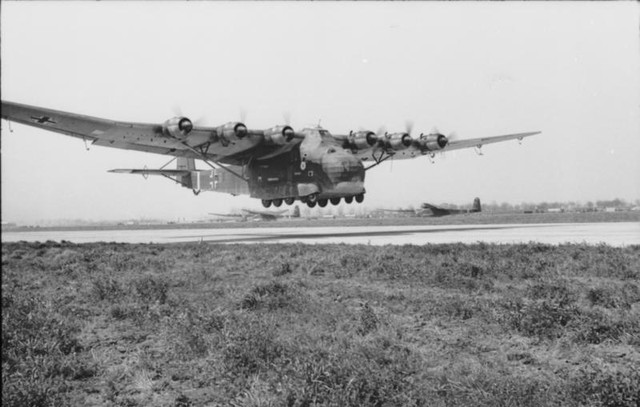 
Máy bay vận tải hạng nặng Messerschmitt Me 323 Gigant
