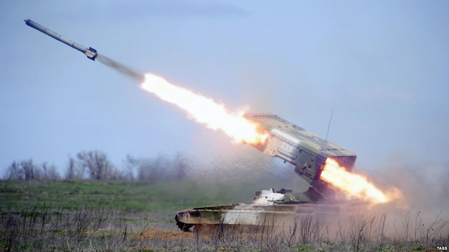 
Pháo phản lực phóng loạt TOS-1A Buratino khai hỏa
