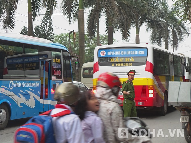 Lực lượng làm trật tự của các phường sở tại cũng được huy động tối đa