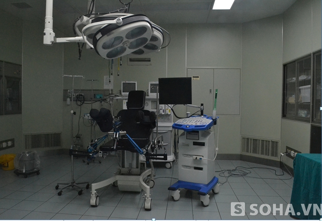 Hệ thống máy cấy hạt phóng xạ điều trị ung thư tuyền tiền liệt tại Trung tâm Y học hạt nhân và Ung bướu, Bệnh viện Bạch Mai.