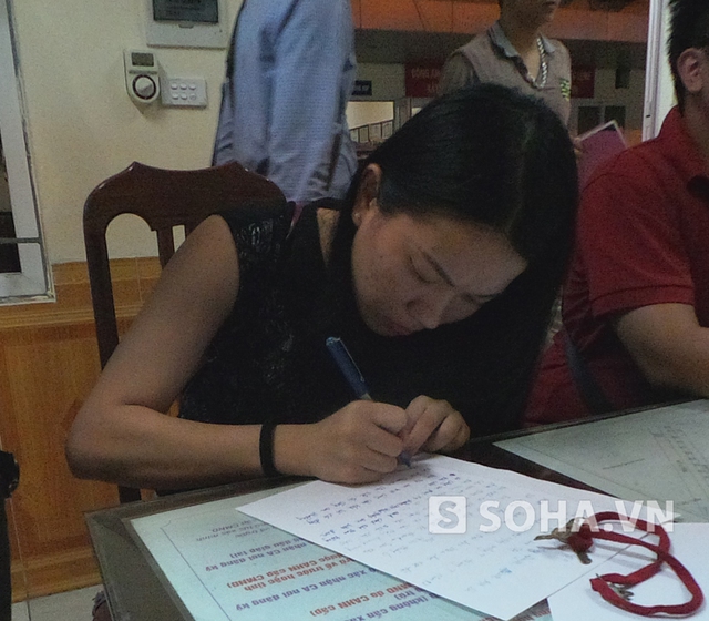 Bị hại là chị WOHONG JUAN, sinh năm 1992, quốc tịch Trung Quốc cho hay, chị và 3 cô gái cùng sang Việt Nam du học. Trong khi đang đi bộ ra khu vực hồ Hoàn Kiếm để thăm quan thì bị tên cướp tiến đến giật chiếc điện thoại.