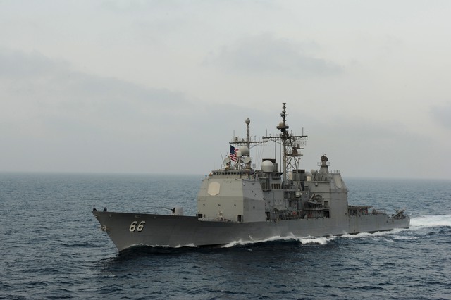 
USS Hué City có chiều dài 173 m; chiều rộng 16,8 m; mớn nước 10,2 m; lượng giãn nước tiêu chuẩn 9.200 tấn, lượng giãn nước đầy tải 9.600 tấn. Biên chế của tàu gồm 340 thủy thủ cùng 60 sĩ quan.

Tàu được trang bị 4 động cơ turbine khí General Electric LM2500 80.000 mã lực (60.000 kW) cho phép chạy với tốc độ tối đa 32,5 hải lý/h (60 km/h); tầm hoạt động 6.000 hải lý (11.000 km) khi chạy ở tốc độ 20 hải lý/h (37 km/h) hoặc 3.300 hải lý (6.100 km) khi chạy với vận tốc 30 hải lý/h (56 km/h).
