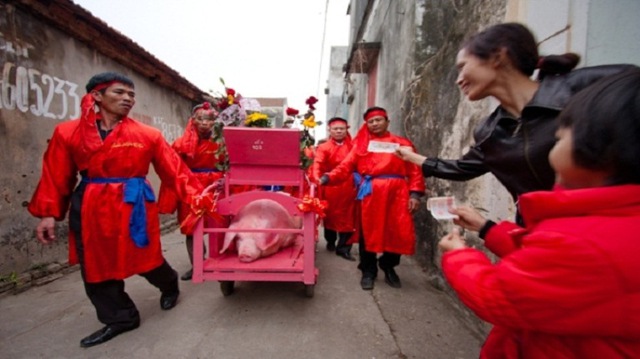 Lễ hội chém lợn được tổ chức ở làng Ném Thượng (Tiên Du, Bắc Ninh).