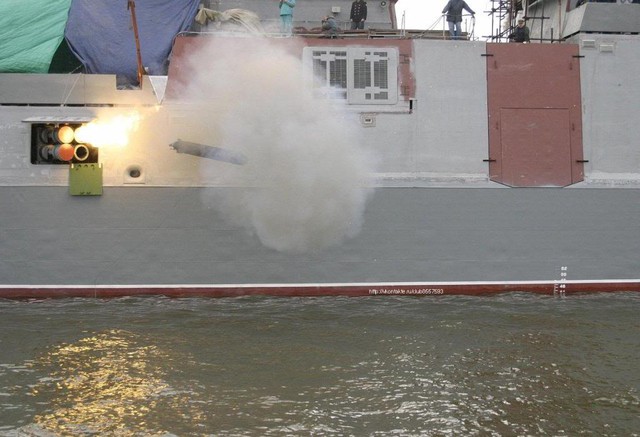 Ngư lôi của hệ thống Paket-NK khai hỏa.