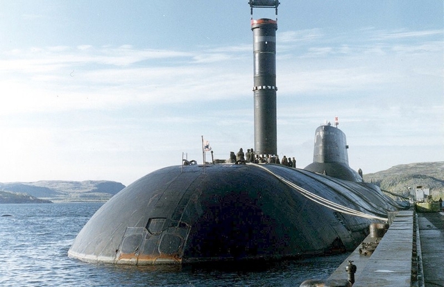 
Vào tháng 09 và tháng 12/2005, tàu Dmitry Donskoy đã tiến hành thử nghiệm với tên lửa đạn đạo xuyên lục địa Bulava thế hệ mới. Phía Nga cũng dự kiến hiện đại hóa các tàu ngầm lớp Typhoon còn lại với tên lửa Bulava.
