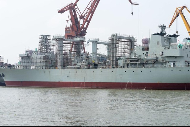 
Mỗi tàu tiếp liệu Type 903A có khả năng mang theo 11.000 tấn nhiên liệu và hàng hóa tiếp tế.
