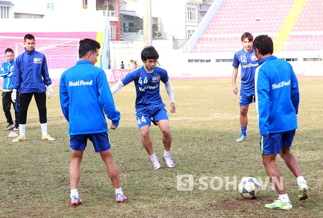 Công Phượng nỗ lực tập luyện lấy lại phong độ