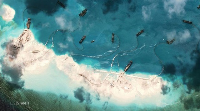 Hình ảnh vệ tinh cho thấy Trung Quốc xây đảo nhân tạo trái phép ở bãi Vành Khăn của Việt Nam - Ảnh: CSIS