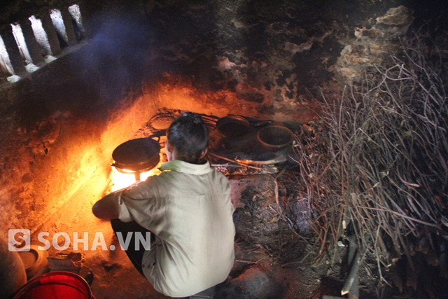 Mỗi tháng, người em gái Phan Thị Vân bị tàn tật nặng được hỗ trợ 675 nghìn đồng. Em út Phan Thị Tam được hỗ trợ 405 nghìn đồng. Còn chị Vận nuôi 2 em được hỗ trợ 180 nghìn đồng.