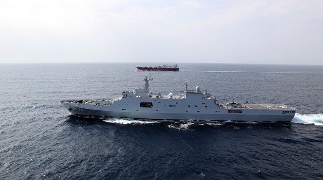 Tàu đổ bộ lớp 071 số hiệu 999 mang tên Tỉnh Cương Sơn do Trung Quốc tự đóng trong nước