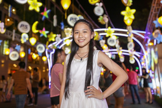 
Thí sinh The Voice Kids 2015 - Trần Khánh Linh cũng tham gia sự kiện.

