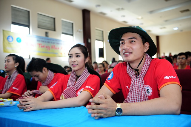 Sau khi trở về từ cuộc thi Miss International, ngoài công việc riêng, Đặng Thu Thảo thường xuyên tham gia các hoạt động từ thiện, có ích với cộng đồng.