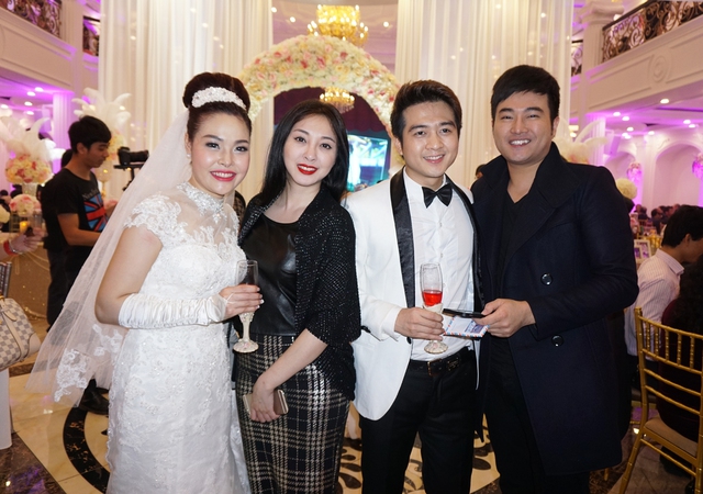 Sau khi kết hôn, Đinh Ứng Phi Trường sẽ tiếp tục sự nghiệp ca hát ở Hà Nội.