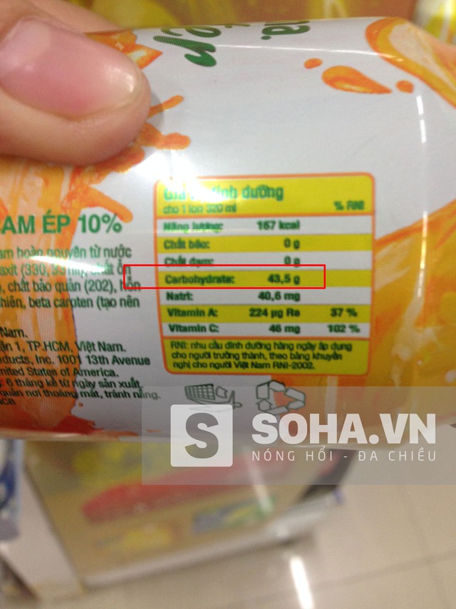 
Trong 330ml nước cam ép có chứa 43,5g carbohydrate (thuật ngữ gần tương đương với đường).
