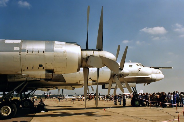 
Tu-95MS sử dụng kiểu 2 cánh quạt đồng trục quay ngược chiều nhau
