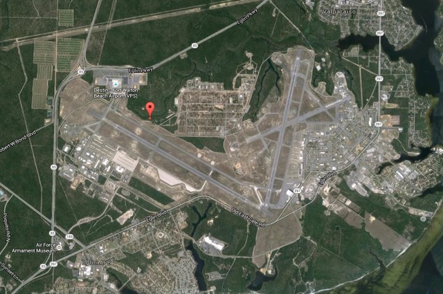Sân bay quân sự Eglin (Mỹ) có 2 đường băng chính kiểu chữ V lệch