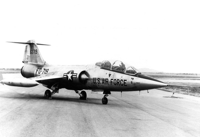 Máy bay tiêm kích đánh chặn F-104D Starfighter
