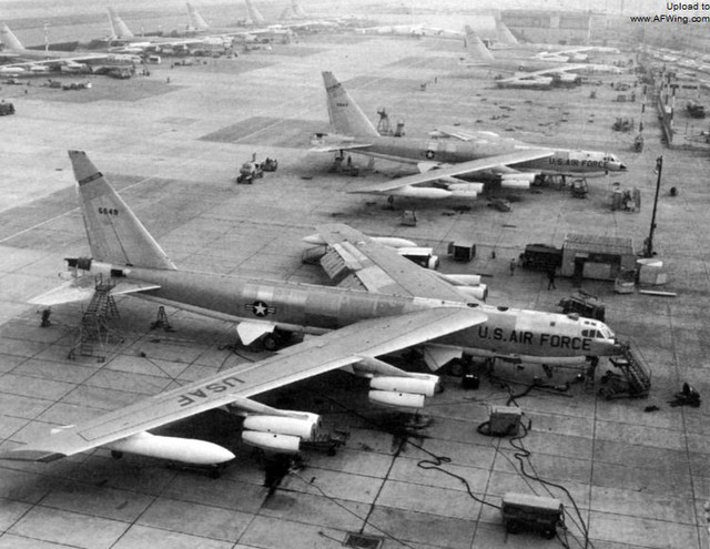 
B-52E

