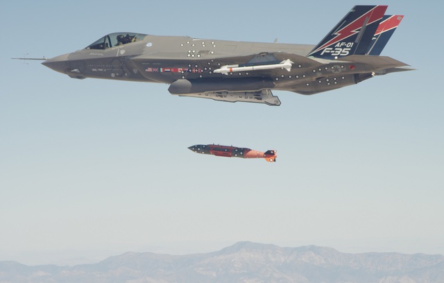 
Máy bay F-35A của Mỹ thử nghiệm ném bom thông minh có sử dụng tín hiệu định vị vệ tinh GPS.
