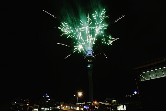 
Pháo hoa ở tòa nhà Sky Tower, Auckland. Ảnh: GETTY IMAGES
