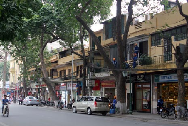 Phố Hàng Khay, phường Tràng Tiền, nơi xảy ra sự việc