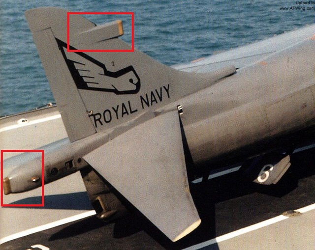 
Hệ thống ăng ten cảnh báo radar Marconi ARI.18223 trên Harrier
