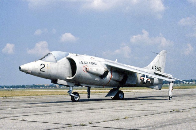 
XV-6A Krestel, sau này trở thành AV-8B Harrier của Thủy quân Lục chiến
