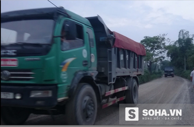 
Xe tải rồng rắn hạy tren các con đường liên xã để tránh trạm thu phí
