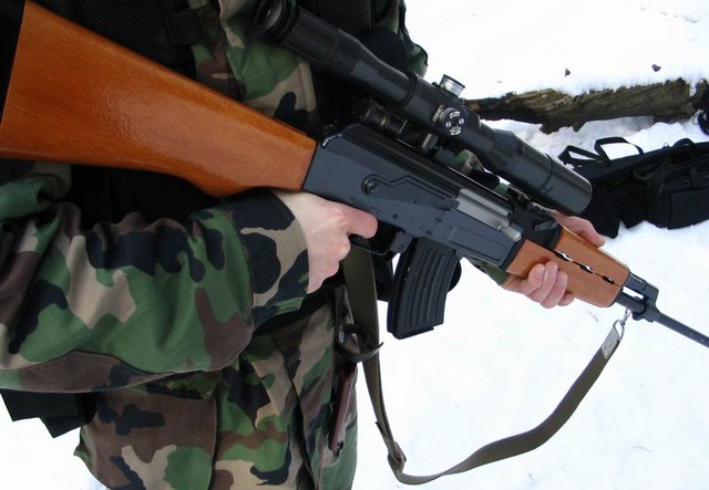 Zastava M76 với ống ngắm ZRAK M-76