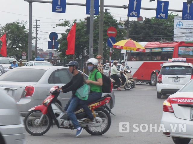 Đại tác Đào Vịnh Thắng, Trưởng Phòng CSGT Hà Nội, cho biết, dịp nghỉ lễ 30/4 và 1/5 năm nay kéo dài 6 ngày, dự kiến nhu cầu đi lại tăng cao của hành khách, đơn vị này đã huy động tối đa quân số cán bộ.