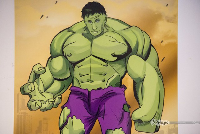 
Và đây là siêu nhân, Người khổng lồ xanh Hulk. Thông điệp được đưa ra là: Đừng làm cho Putin nổi giận, nếu không sẽ nhận được những hậu quả khó lường.
