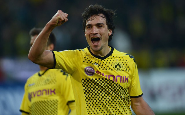 Hummels đang rất gần Man United