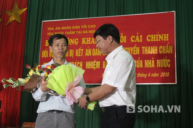 Ông Nguyễn Thanh Chấn trong buổi lễ công khai xin lỗi của TAND Tối cao