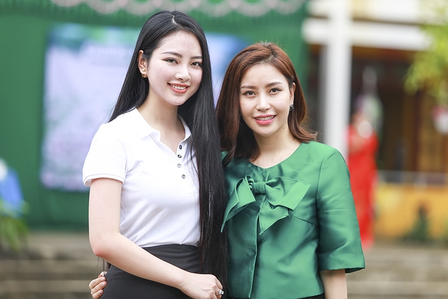 
Cuối tháng 10 vừa qua, Hoa hậu Ngọc Anh cùng 1 người chị thân thiết vượt hàng trăm km tới Hà Giang để làm từ thiện.
