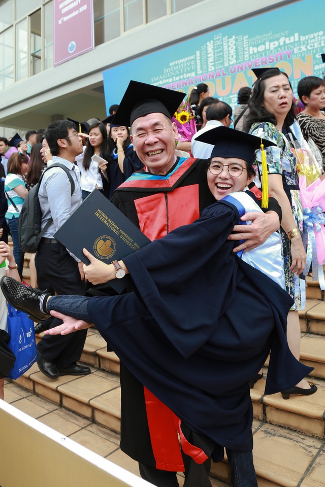 
Bây giờ tôi đã hoàn thành quá trình học đại học, trở thành một kỹ sư và được thỏa sức sống thật sự trọn vẹn cùng âm nhạc. Sau nay, tôi chưa biết mình sẽ có những nhánh rẽ nào khác nữa, nhưng hiện tại, tôi muốn sống trọn vẹn cùng âm nhạc nhất, Cát Tường hào hứng.
