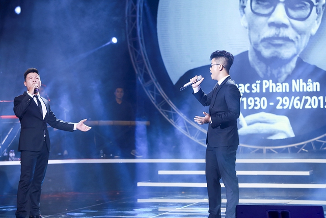 Phần trình diễn mang lại nhiều sự xúc động cho khán giả của Vũ Thắng Lợi (bên trái) và Đinh Mạnh Ninh.