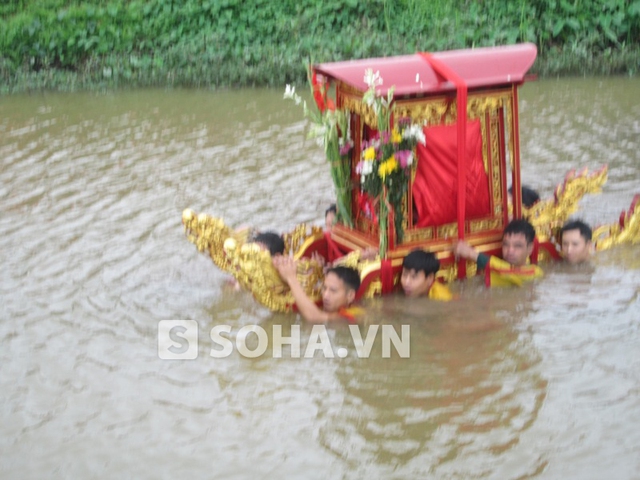 “Phụ giá”- (khênh) một kiệu