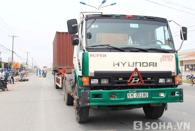 
Xe container gây tai nạn khiến người phụ nữ tử vong
