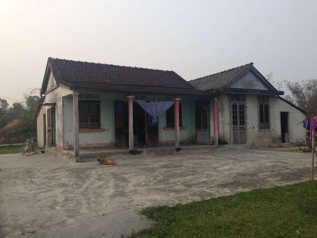 Căn nhà của anh Thuận, chị Gái.