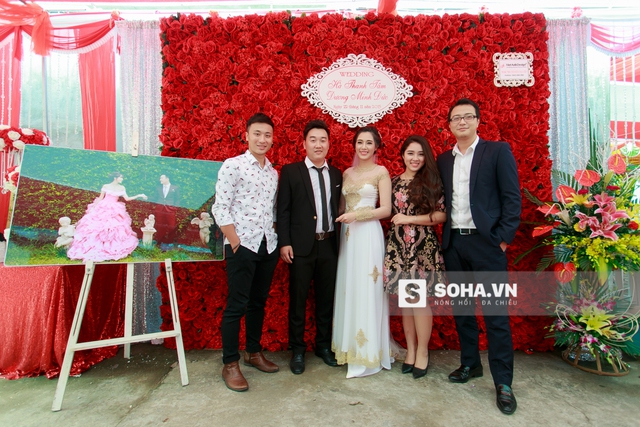 
Vợ chồng Bảo Trâm idol cùng đôi vợ chồng trẻ Minh Đức - Hà Min.
