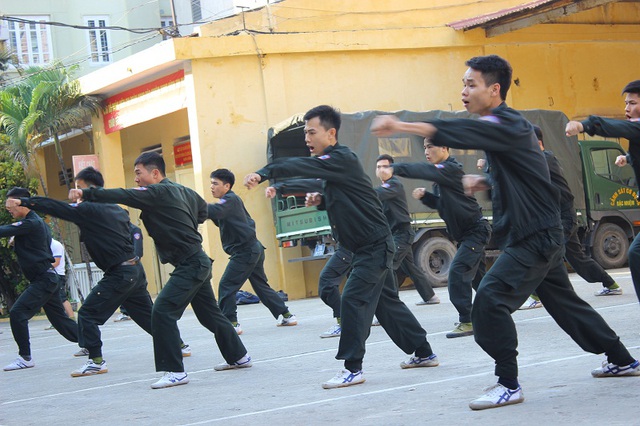 Các chiến sĩ CSCĐ trong giờ tập luyện võ thuật