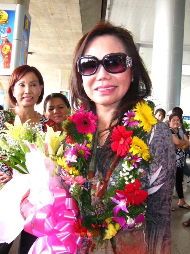 Thanh Tuyền gặp người hâm mộ tại sân bayThanh Tuyền