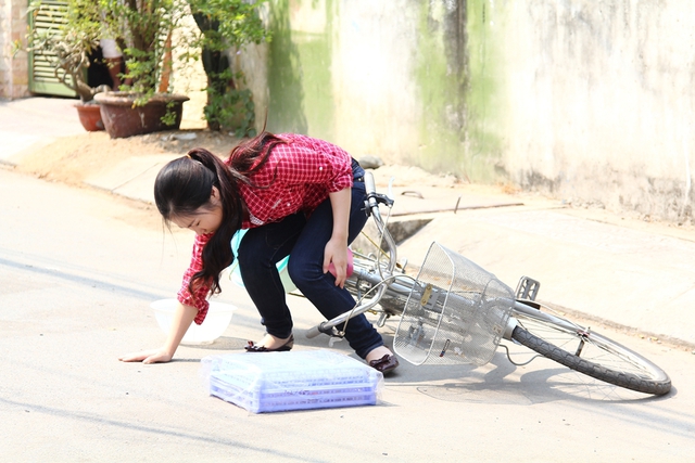 Về vai diễn trong bộ phim này, Hương Tràm chia sẻ: Thực ra tôi cũng không hiểu tại sao bên nhà sản xuất phim và đạo diễn lại gọi cho anh quản lý rất nhiều lần và muốn tôi tham gia vai chính của bộ phim.