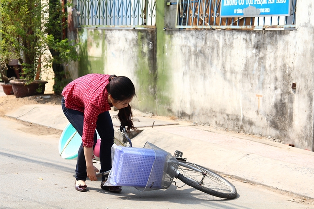 Thực ra từ trước đến giờ tôi chưa tham gia bộ phim nào hết, chỉ mới đóng các MV và kĩ năng diễn xuất còn non yếu. Nhưng lúc đọc kịch bản xong tôi lại mê mẩn vì đây là một bộ phim kinh dị, thể loại mà tôi rất thích, nữ ca sĩ hào hứng.