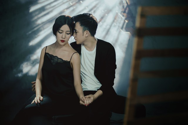 Khác hẳn với những music video từng thực hiện trước đây, Dương Triệu Vũ tập trung đầu tư và khai thác phần hình ảnh cho MV thay vì những câu chuyện lấy nước mắt người xem.