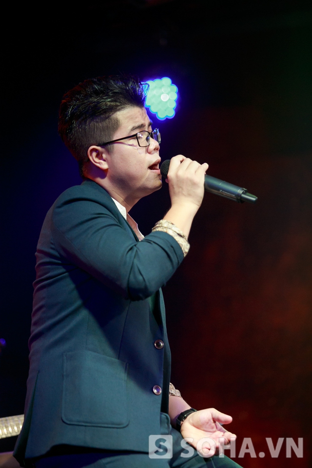 Dùng âm nhạc để kể câu chuyện của chính mình, những cung bậc cảm xúc đã trải qua trong cuộc sống, Đinh Mạnh Ninh đã mang lại những trải nghiệm thú vị cho khán giả.