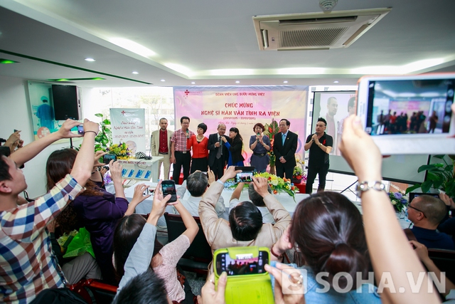 MC Thảo Vân, ca sĩ Tô Minh Thắng, diễn viên Trà My cũng có mặt trong buổi chia tay đầy bịn rịn này.